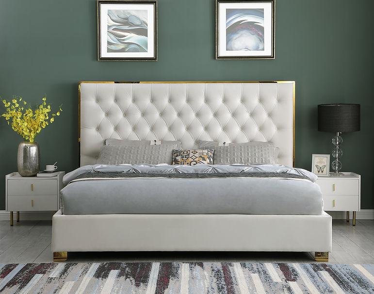 B600 Rose (Cream) 55"H Queen Bed
