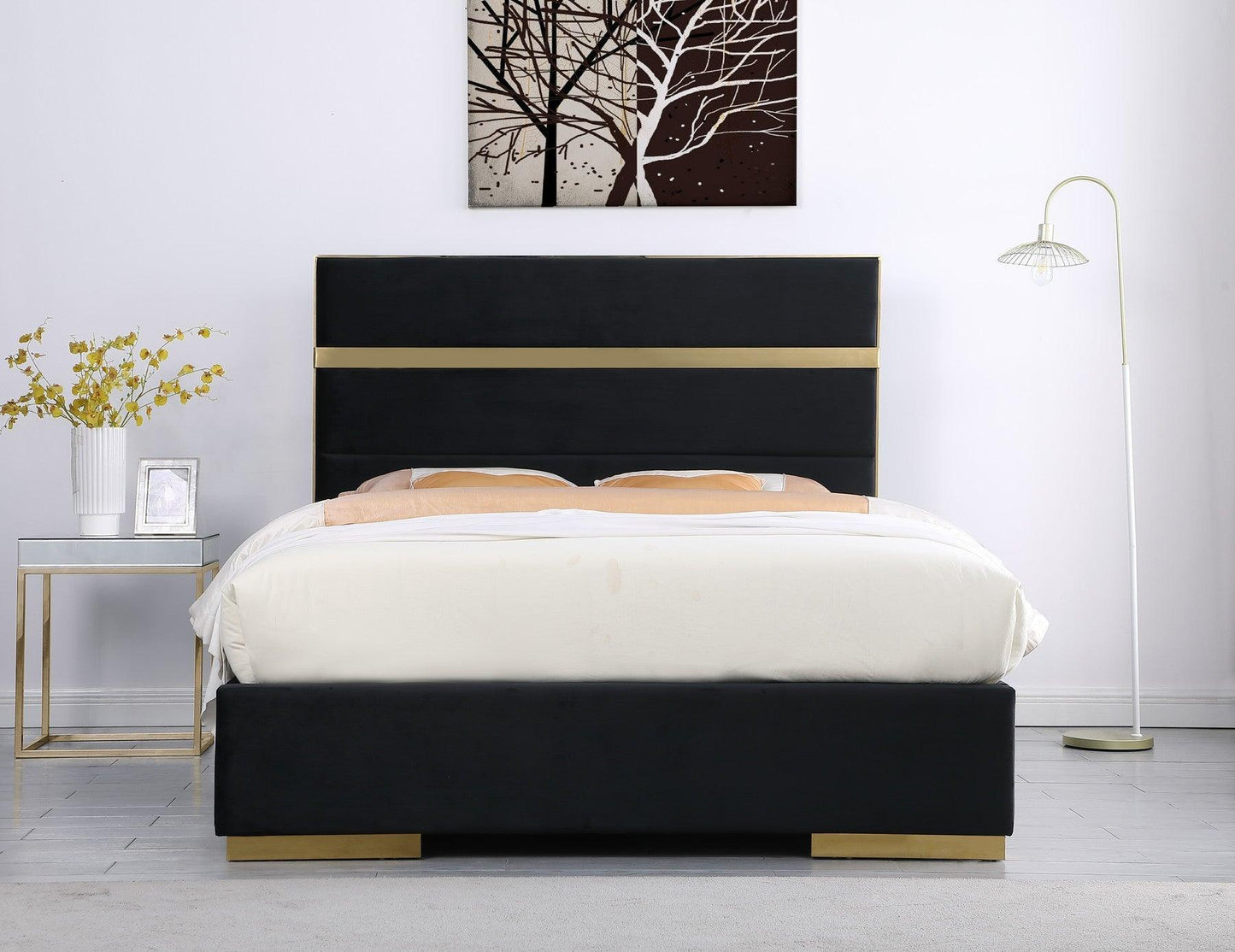 B810 Cartier Black/Gold King Platform Bed