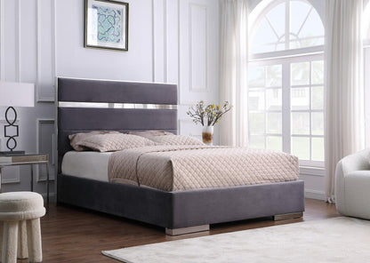 B810 Cartier Gray/Gold King Platform Bed