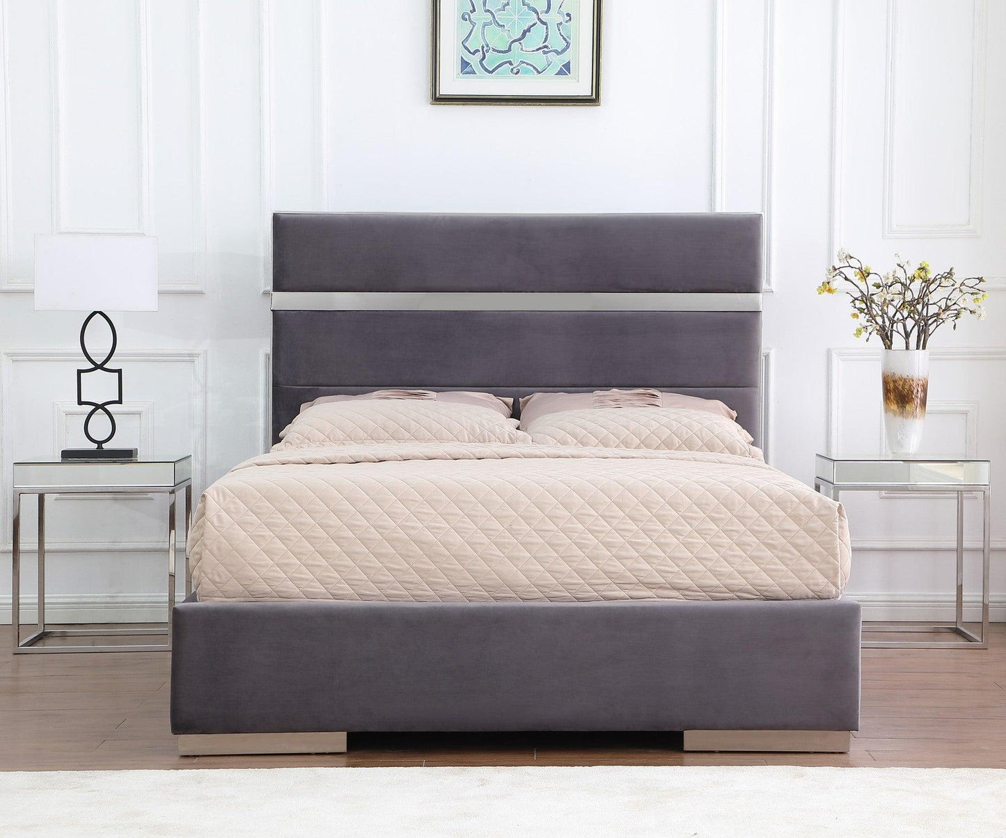 B810 Cartier Gray/Gold King Platform Bed