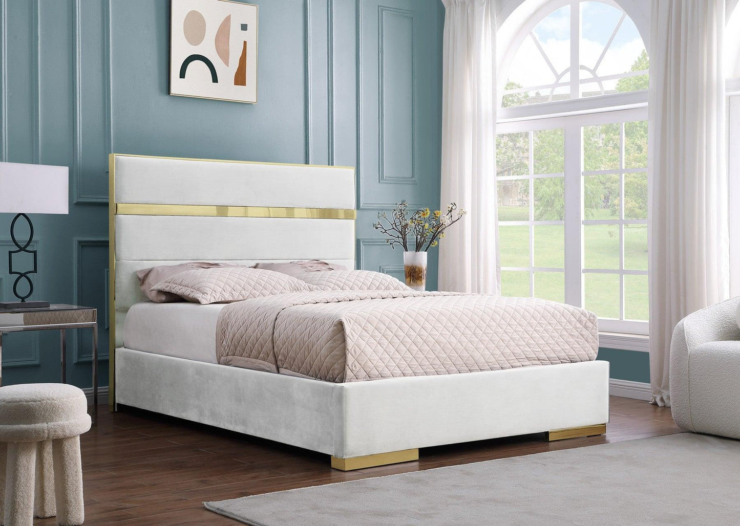 B810 Cartier Ivory/Gold King Platform Bed